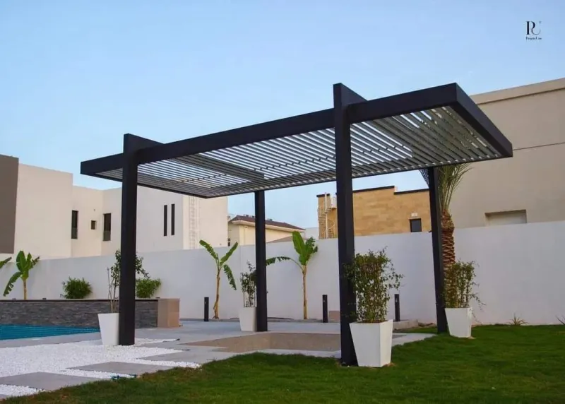 مقارنة أنواع البرجولات الخشبية والحديدية بالرياض