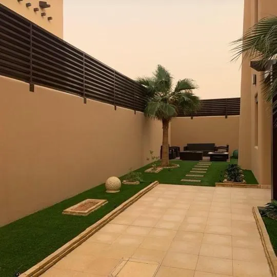 أنواع ومقارنة السواتر الحديدية المختلفة بالرياض
